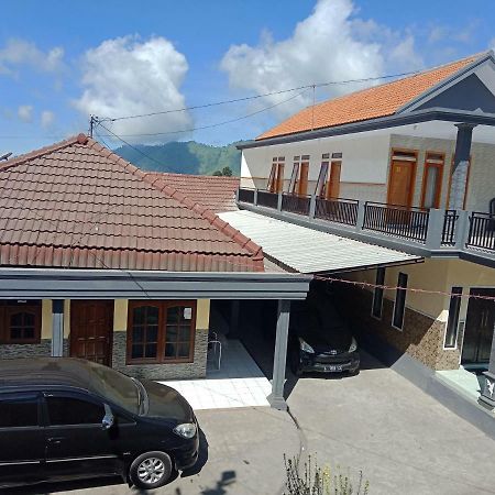 Homestay Anggun ブロモ山 エクステリア 写真