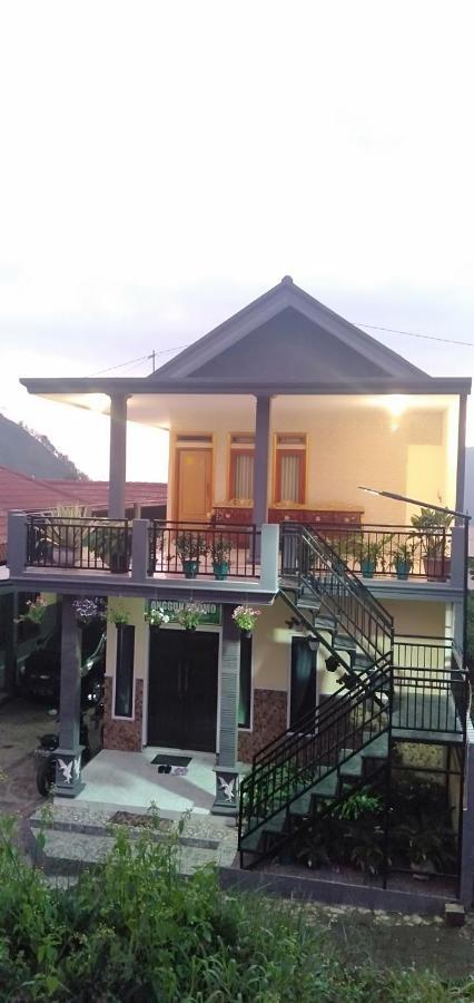 Homestay Anggun ブロモ山 エクステリア 写真