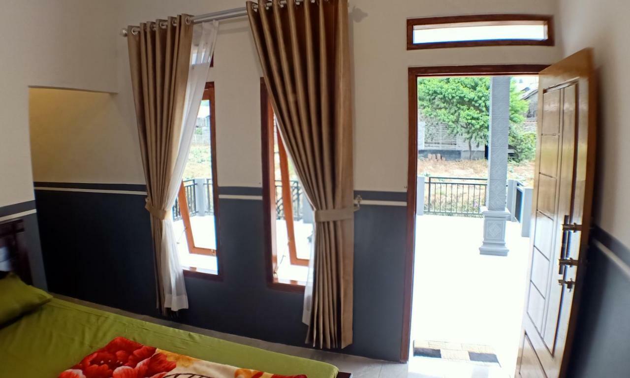 Homestay Anggun ブロモ山 エクステリア 写真