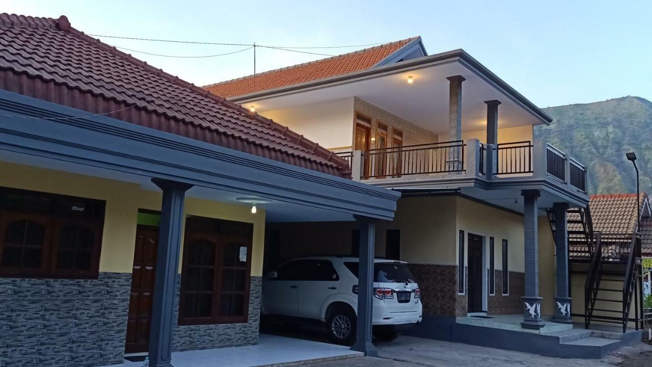 Homestay Anggun ブロモ山 エクステリア 写真