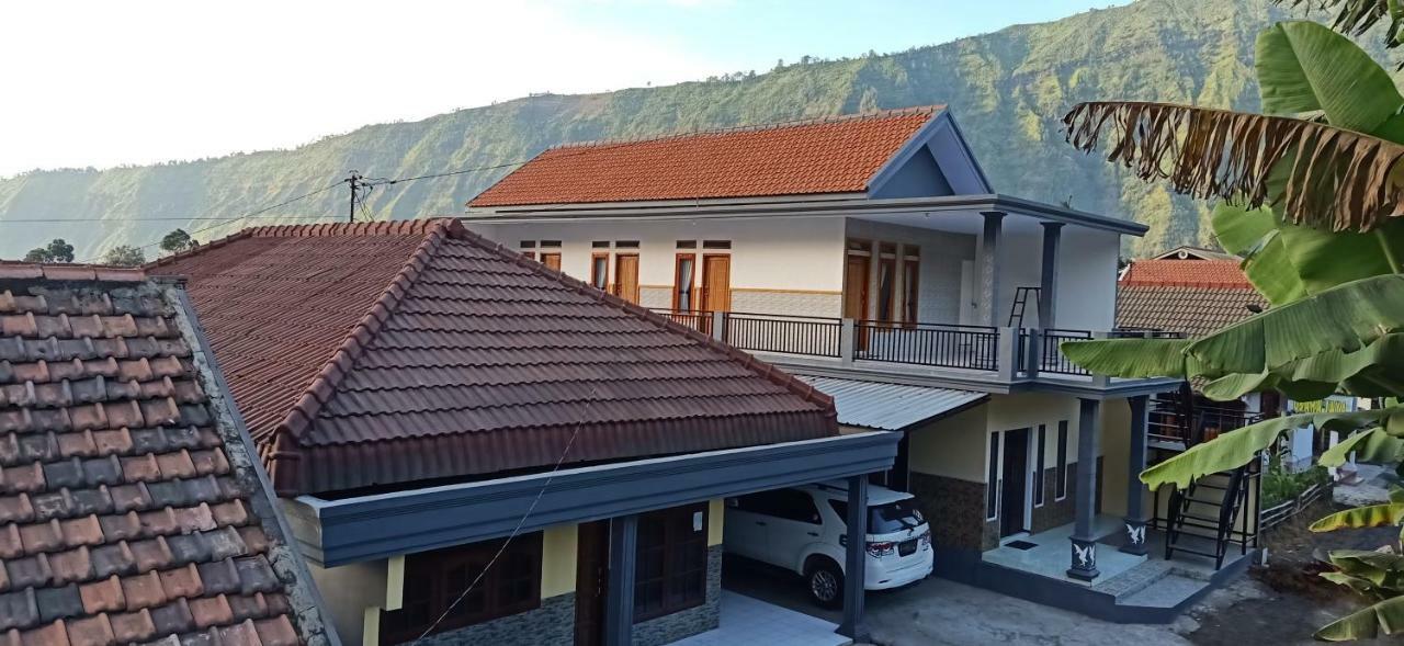 Homestay Anggun ブロモ山 エクステリア 写真