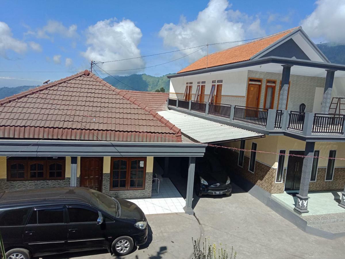 Homestay Anggun ブロモ山 エクステリア 写真