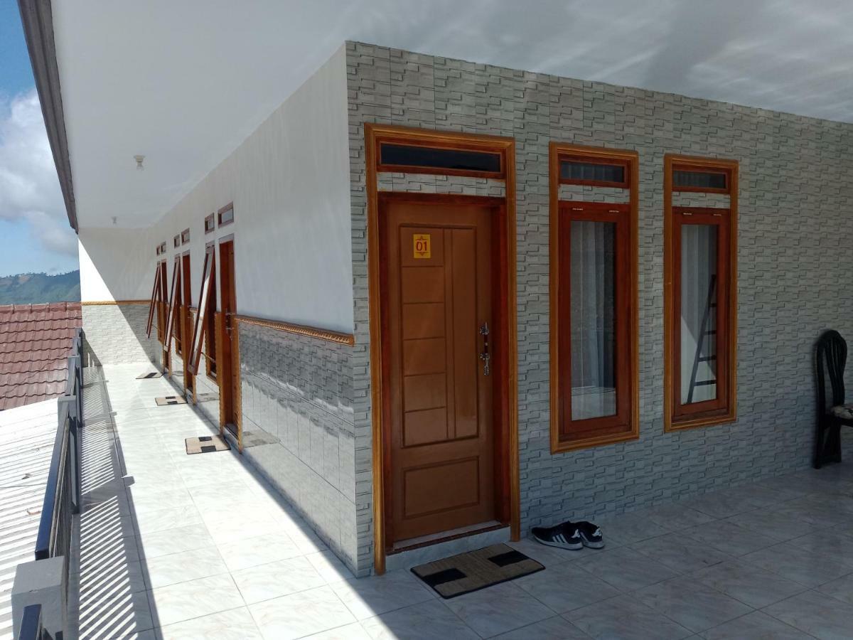 Homestay Anggun ブロモ山 エクステリア 写真
